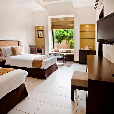 Lemon Tree Hotel, Tarudhan Valley, Manesar Gurgáon Kültér fotó