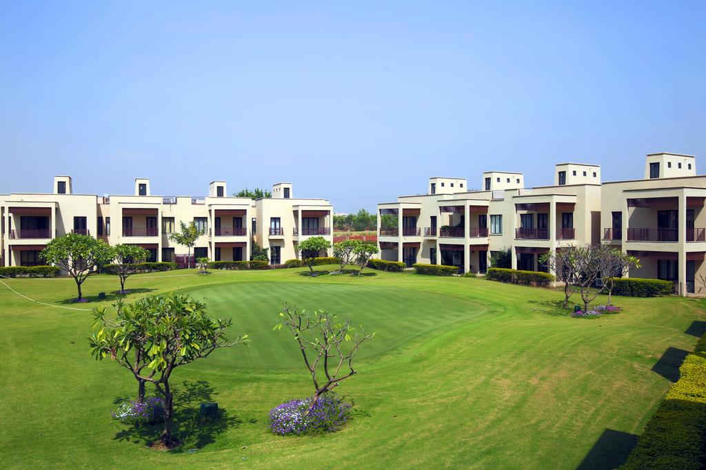 Lemon Tree Hotel, Tarudhan Valley, Manesar Gurgáon Kültér fotó