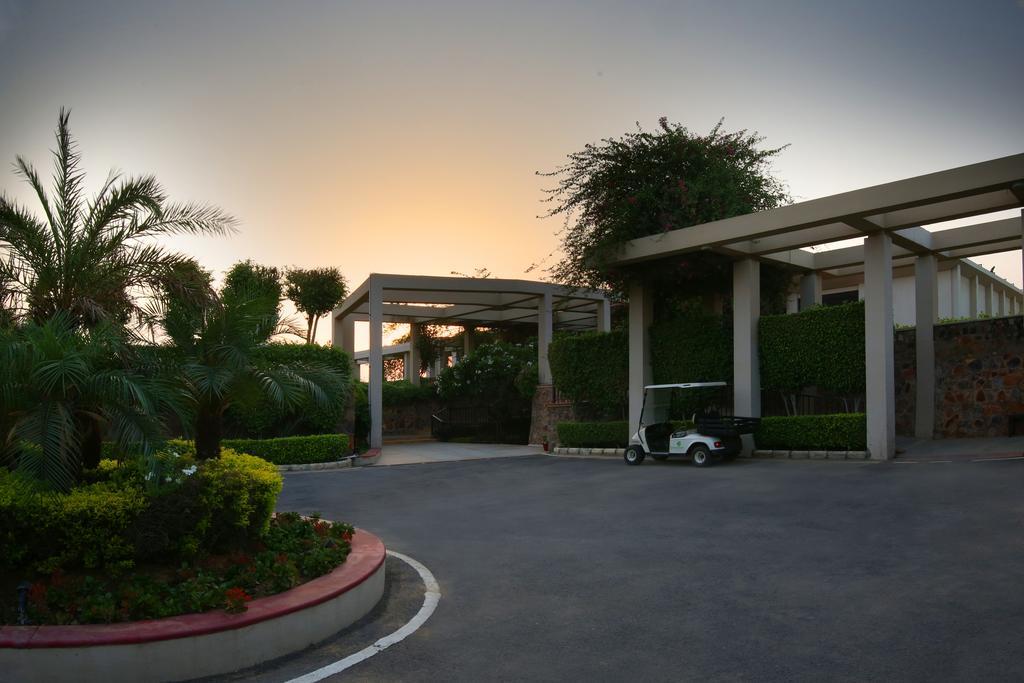 Lemon Tree Hotel, Tarudhan Valley, Manesar Gurgáon Kültér fotó