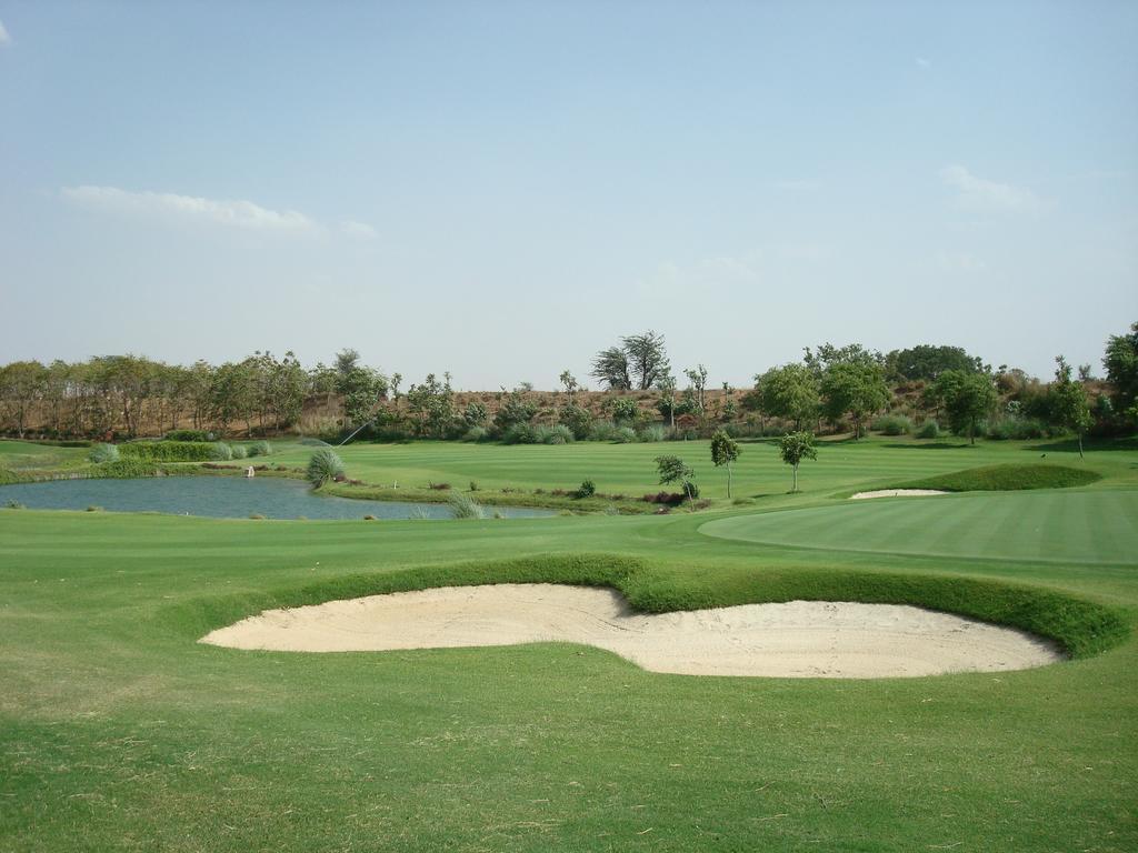 Lemon Tree Hotel, Tarudhan Valley, Manesar Gurgáon Kültér fotó