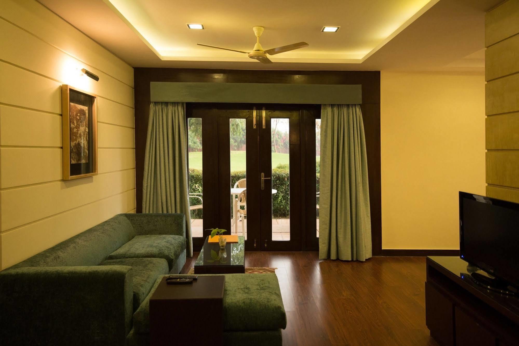 Lemon Tree Hotel, Tarudhan Valley, Manesar Gurgáon Kültér fotó
