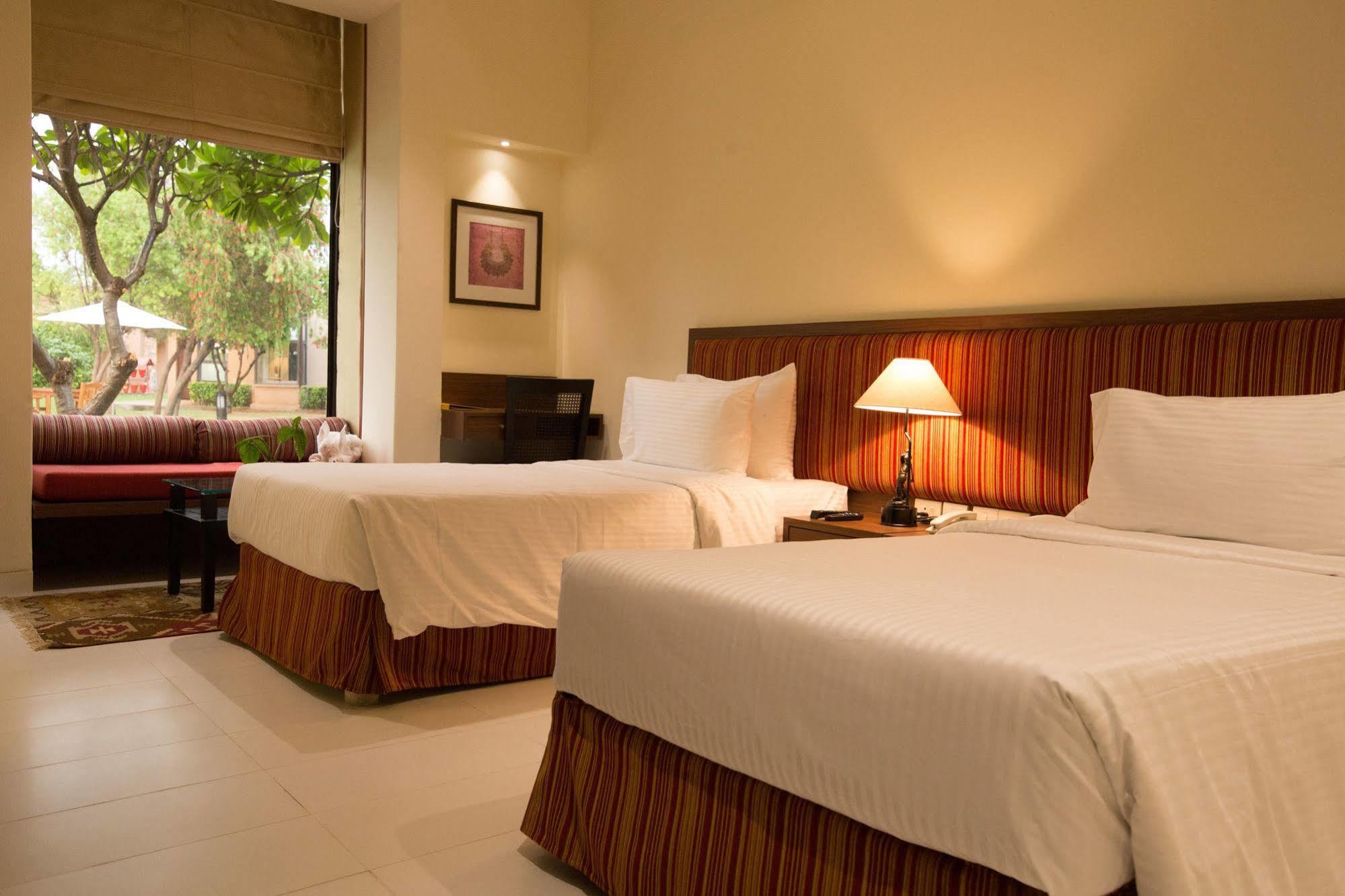 Lemon Tree Hotel, Tarudhan Valley, Manesar Gurgáon Kültér fotó