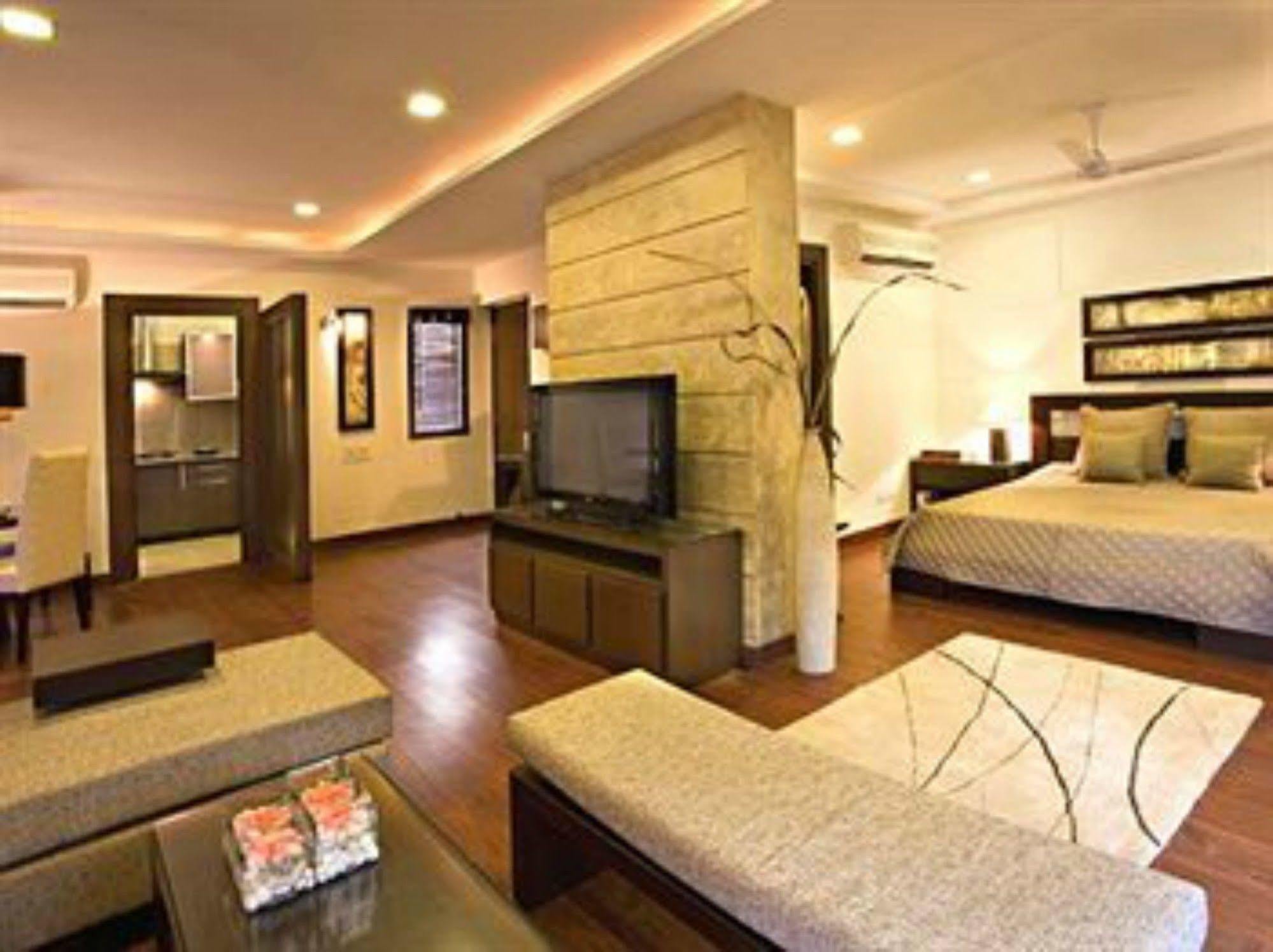 Lemon Tree Hotel, Tarudhan Valley, Manesar Gurgáon Kültér fotó