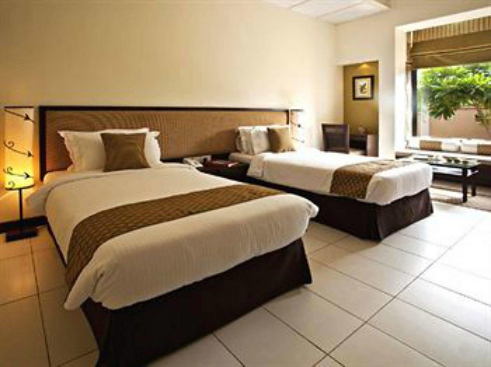 Lemon Tree Hotel, Tarudhan Valley, Manesar Gurgáon Kültér fotó