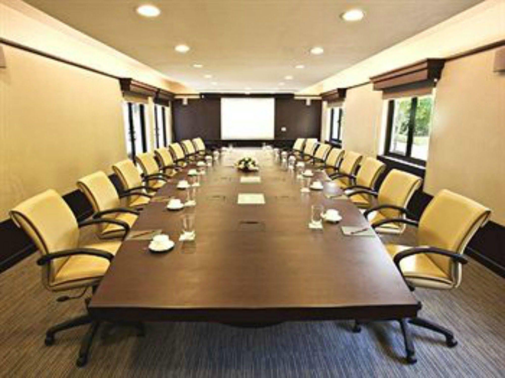 Lemon Tree Hotel, Tarudhan Valley, Manesar Gurgáon Kültér fotó