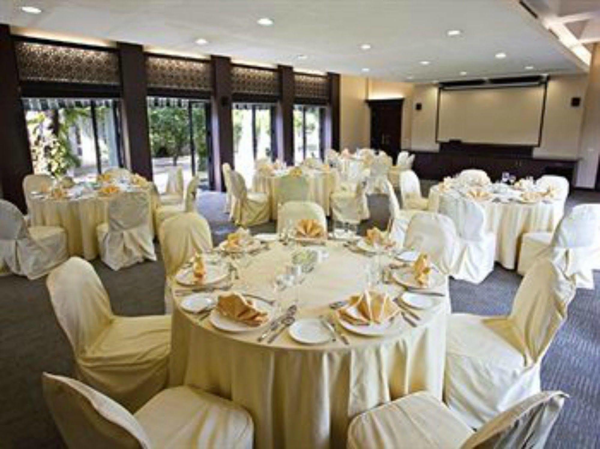 Lemon Tree Hotel, Tarudhan Valley, Manesar Gurgáon Kültér fotó