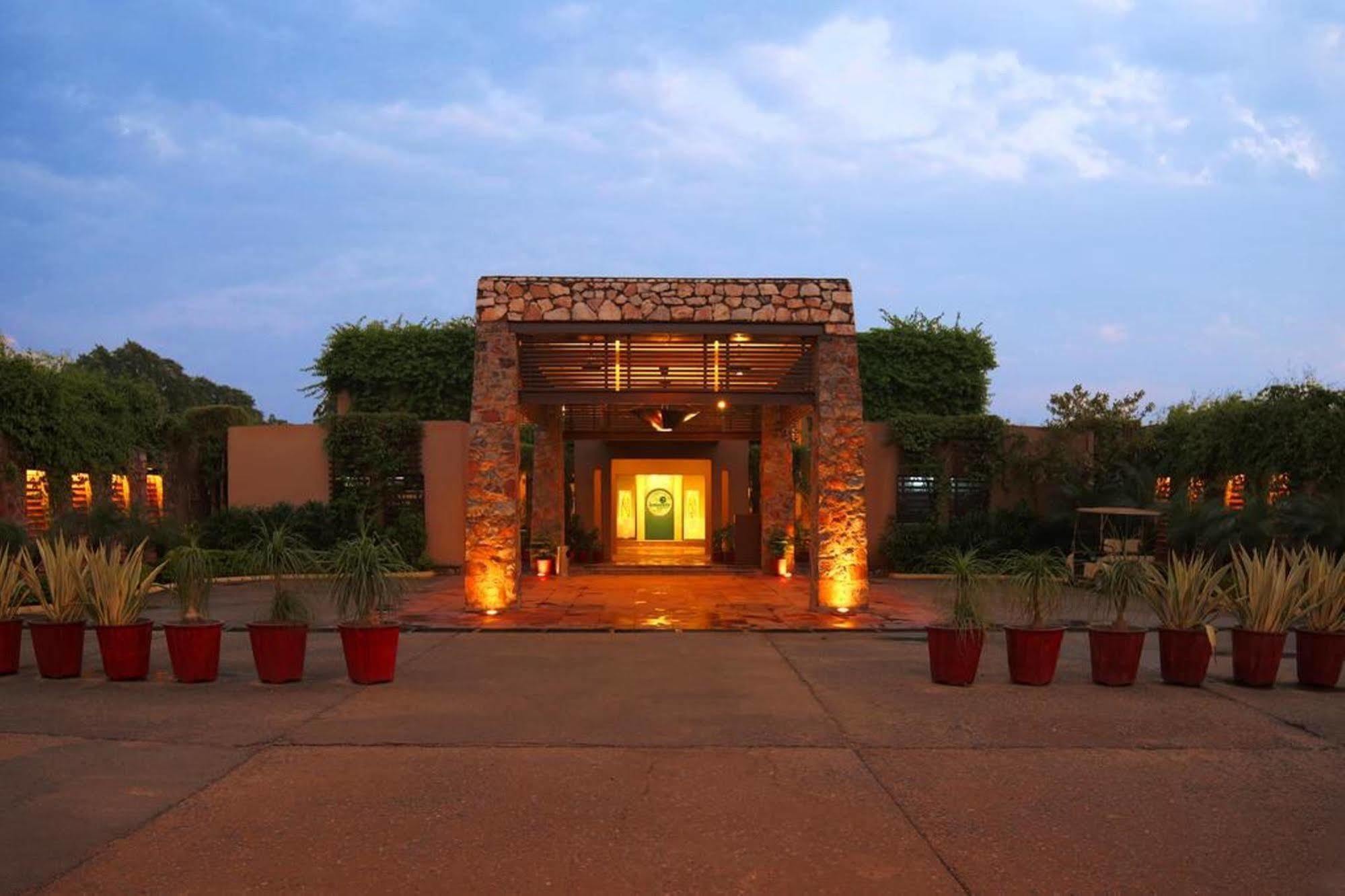 Lemon Tree Hotel, Tarudhan Valley, Manesar Gurgáon Kültér fotó