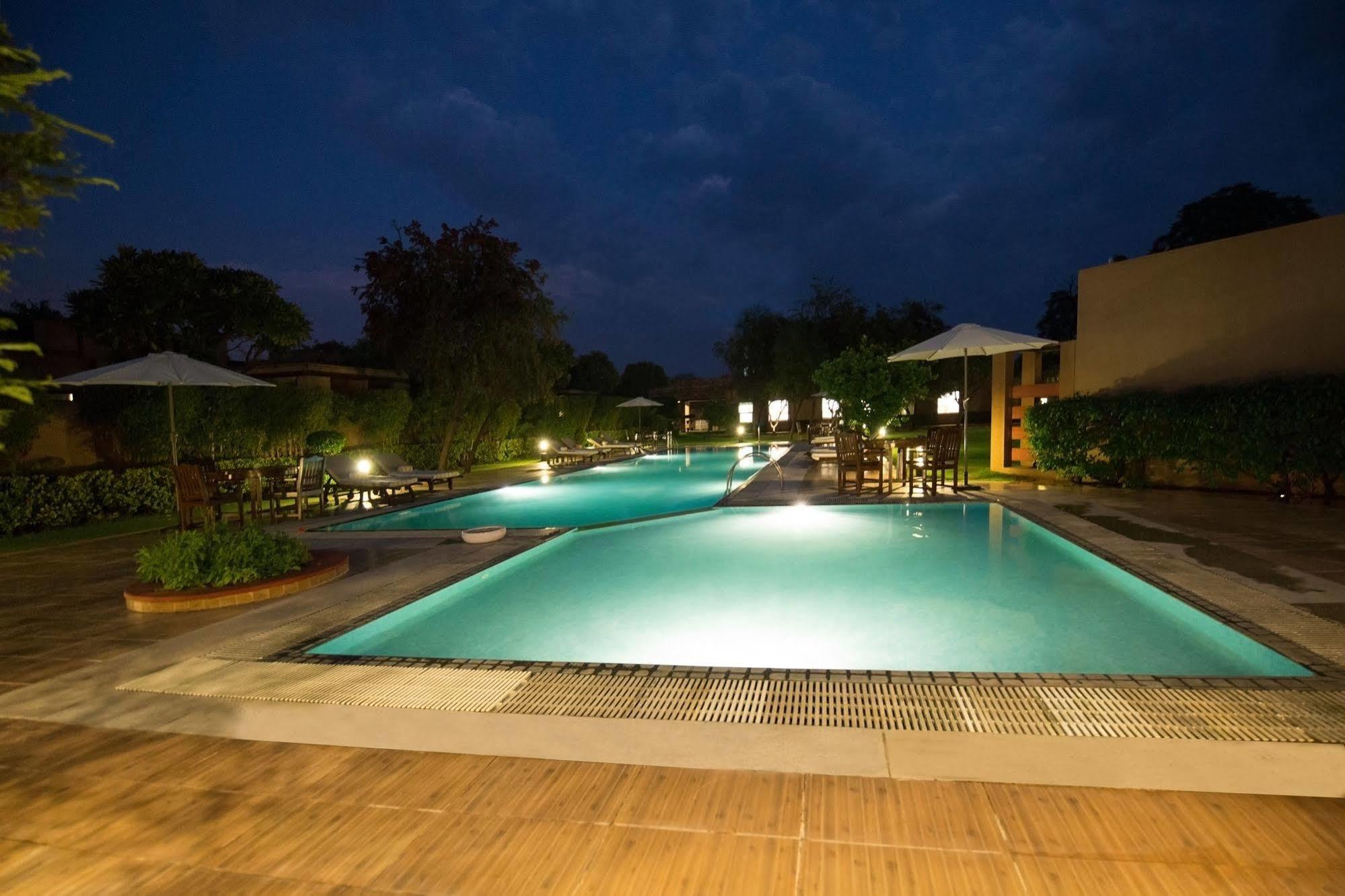 Lemon Tree Hotel, Tarudhan Valley, Manesar Gurgáon Kültér fotó