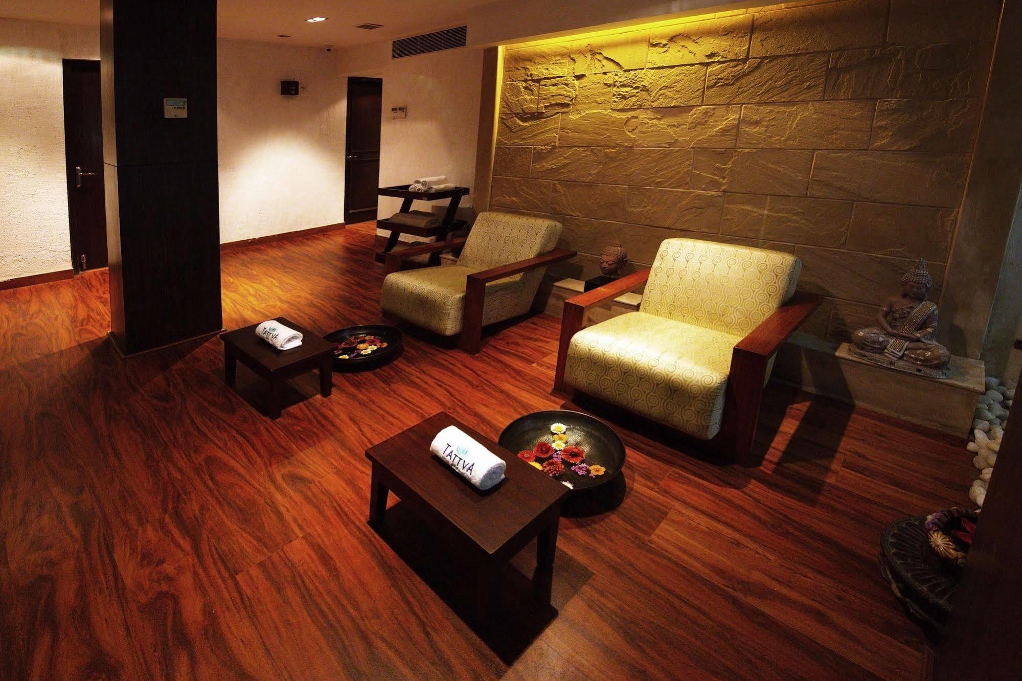Lemon Tree Hotel, Tarudhan Valley, Manesar Gurgáon Kültér fotó