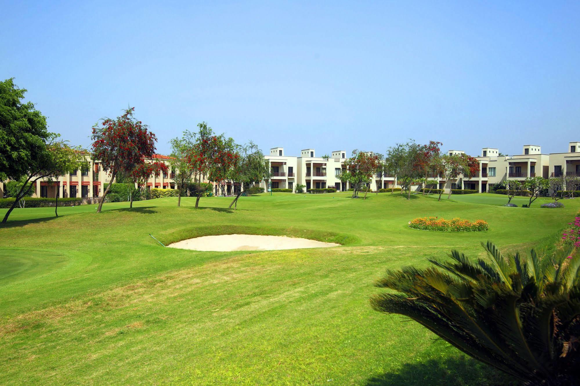 Lemon Tree Hotel, Tarudhan Valley, Manesar Gurgáon Kültér fotó