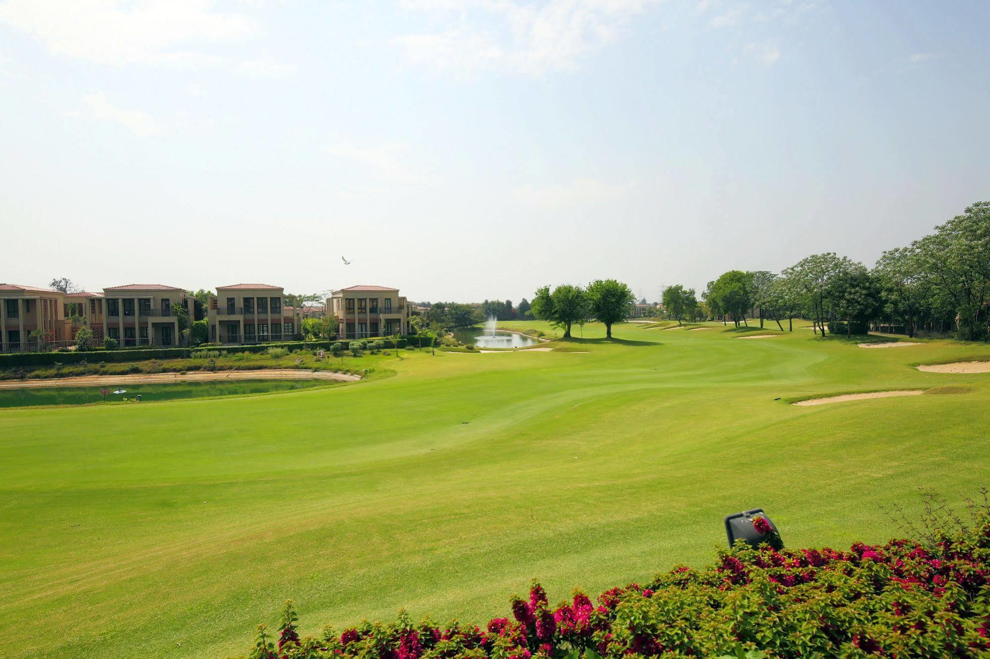 Lemon Tree Hotel, Tarudhan Valley, Manesar Gurgáon Kültér fotó