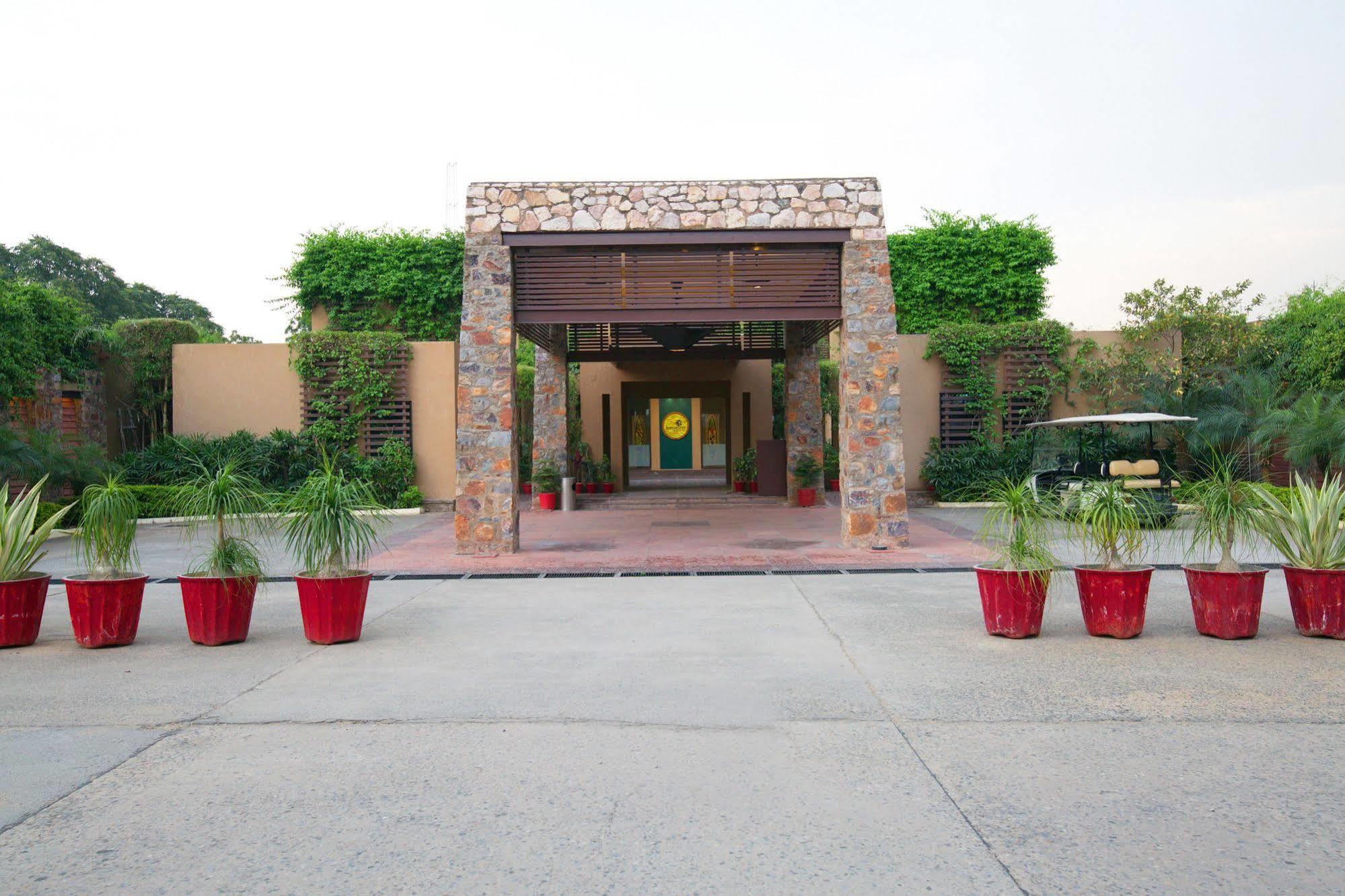 Lemon Tree Hotel, Tarudhan Valley, Manesar Gurgáon Kültér fotó